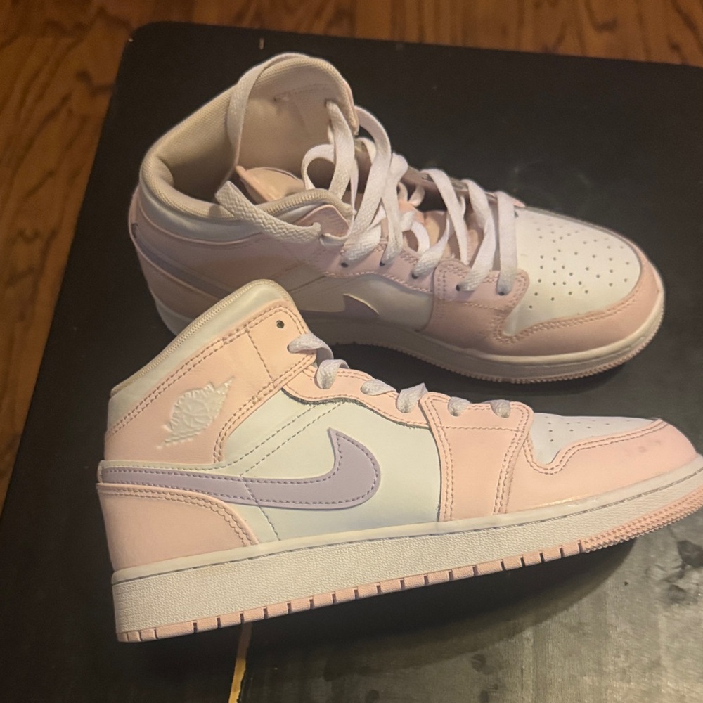 Jordan Kids Sneakers in Pink and White